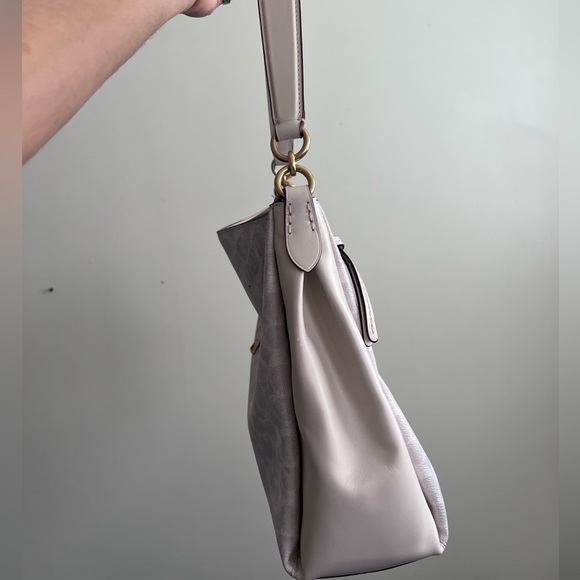 Coach - Picture 2 of 9